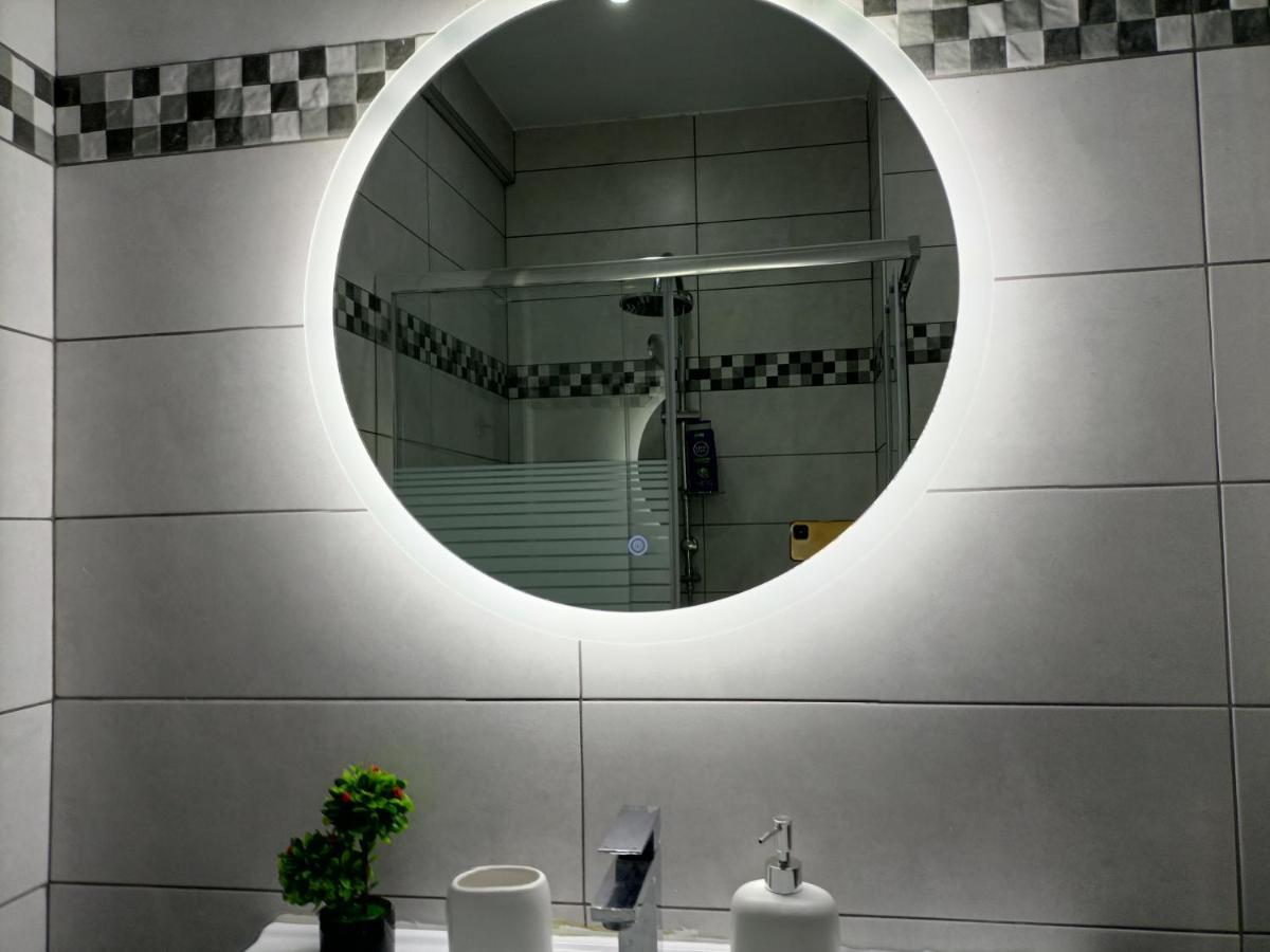 Travelers Tranquil & Chillout Apt Appartamento Atene Esterno foto