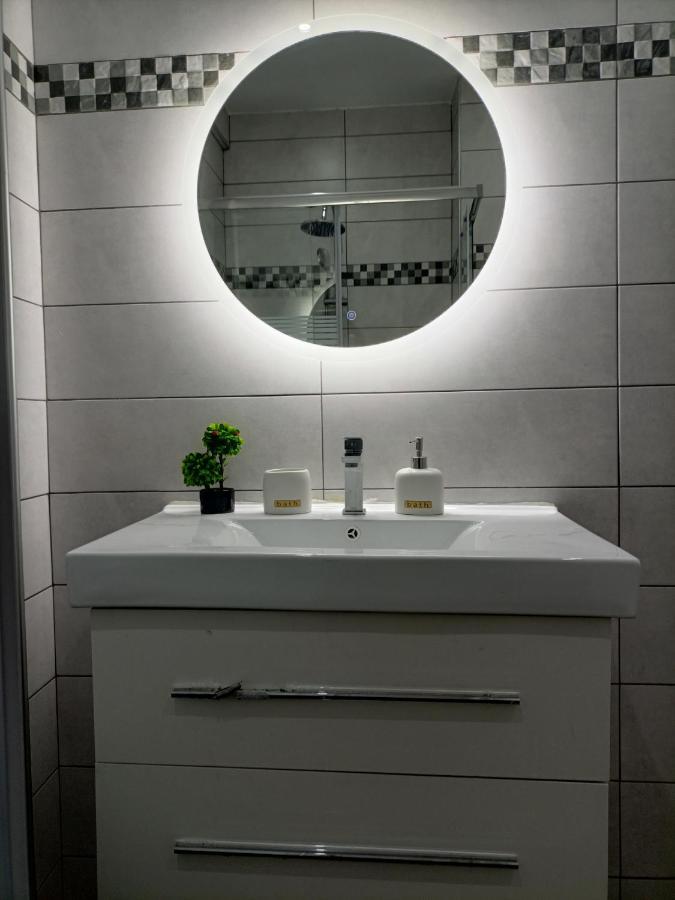 Travelers Tranquil & Chillout Apt Appartamento Atene Esterno foto